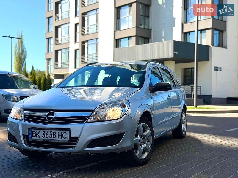 Універсал Opel Astra 2008 в Луцьку