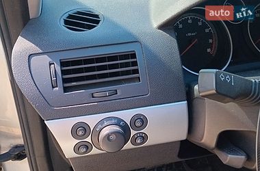 Универсал Opel Astra 2009 в Ровно