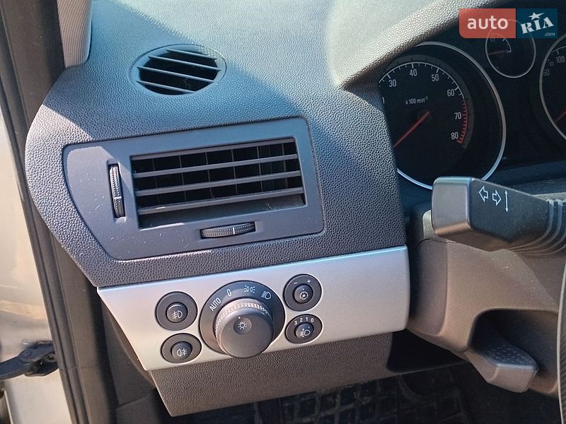 Универсал Opel Astra 2009 в Ровно