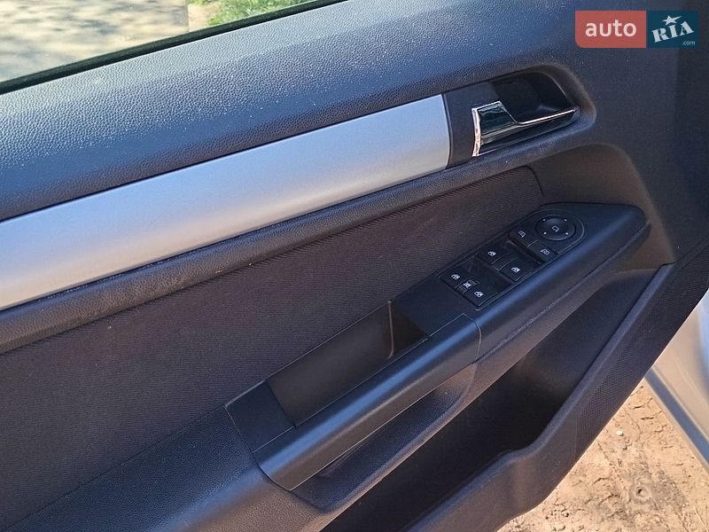 Универсал Opel Astra 2009 в Ровно