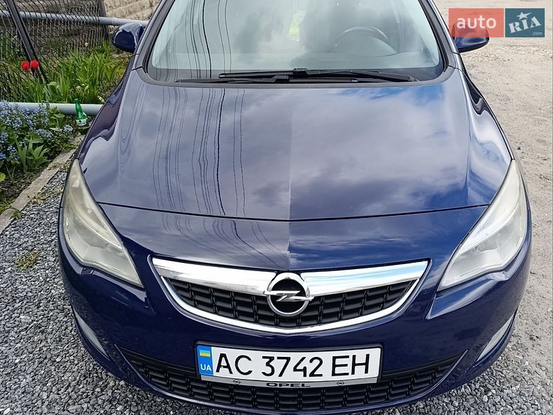Opel Astra 2011
