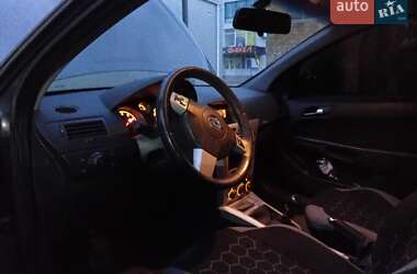 Универсал Opel Astra 2012 в Смеле
