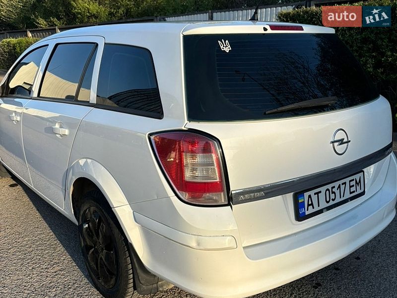 Універсал Opel Astra 2010 в Івано-Франківську