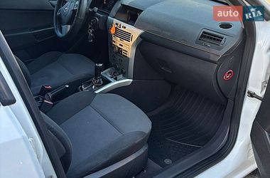 Універсал Opel Astra 2010 в Івано-Франківську