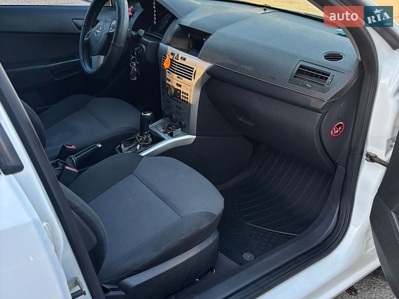 Універсал Opel Astra 2010 в Івано-Франківську