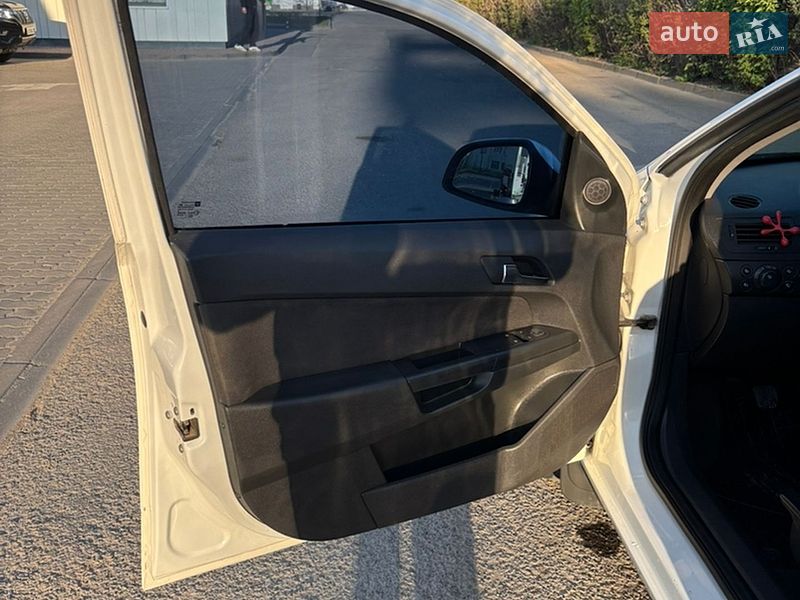 Універсал Opel Astra 2010 в Івано-Франківську