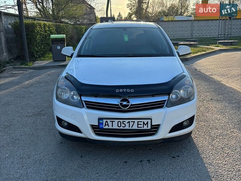 Універсал Opel Astra 2010 в Івано-Франківську