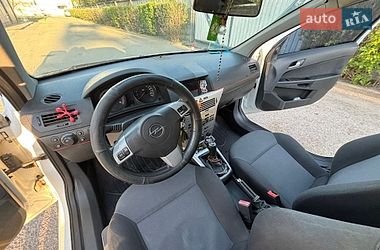 Універсал Opel Astra 2010 в Івано-Франківську