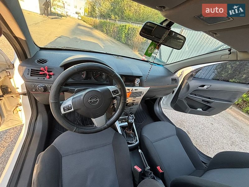 Універсал Opel Astra 2010 в Івано-Франківську