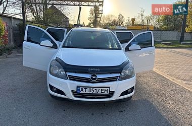 Універсал Opel Astra 2010 в Івано-Франківську