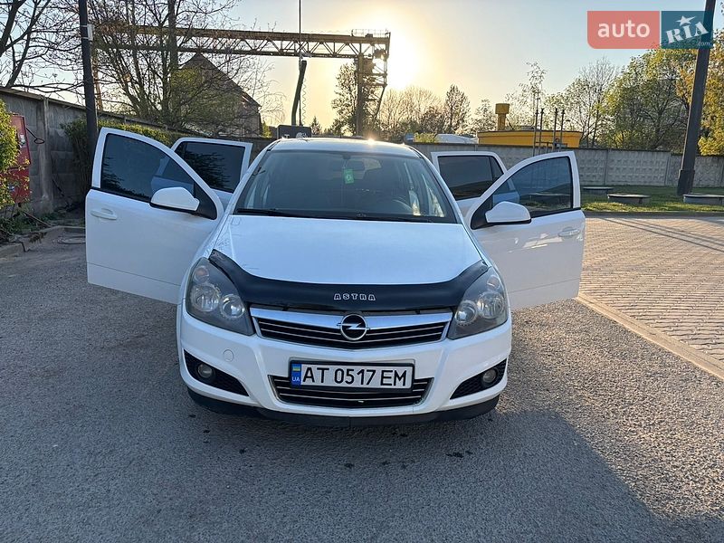 Універсал Opel Astra 2010 в Івано-Франківську