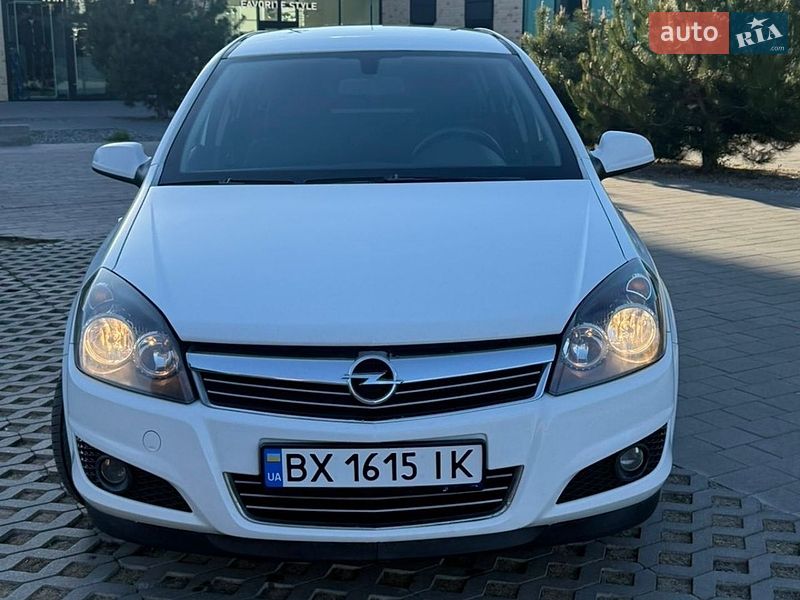 Универсал Opel Astra 2010 в Хмельницком