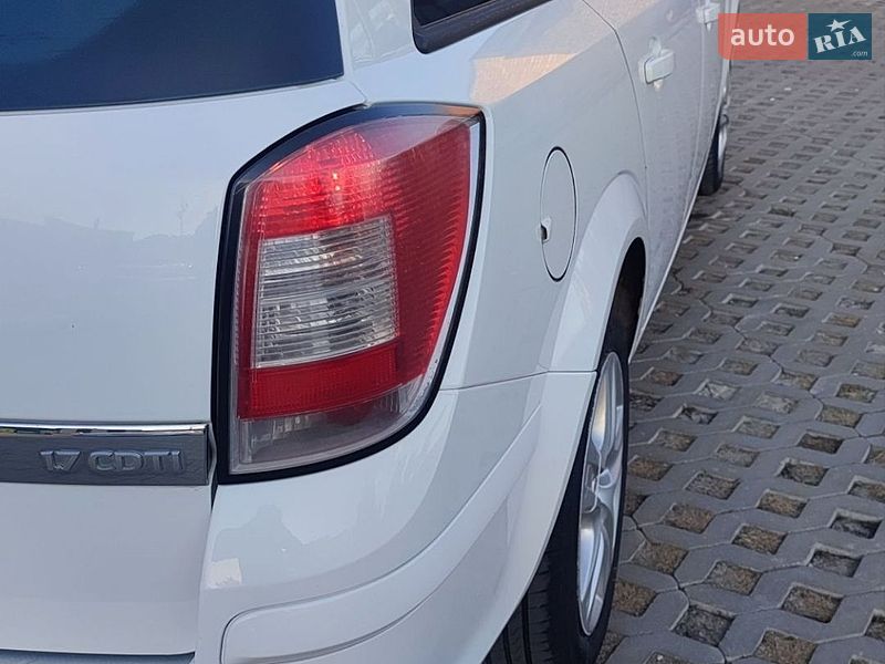 Универсал Opel Astra 2010 в Хмельницком