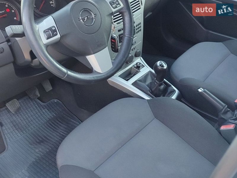 Универсал Opel Astra 2010 в Хмельницком