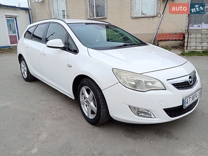 Opel Astra 2011