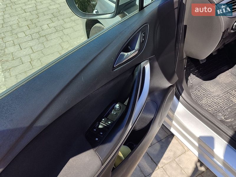 Универсал Opel Astra 2018 в Трускавце