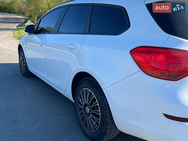 Универсал Opel Astra 2011 в Бориславе