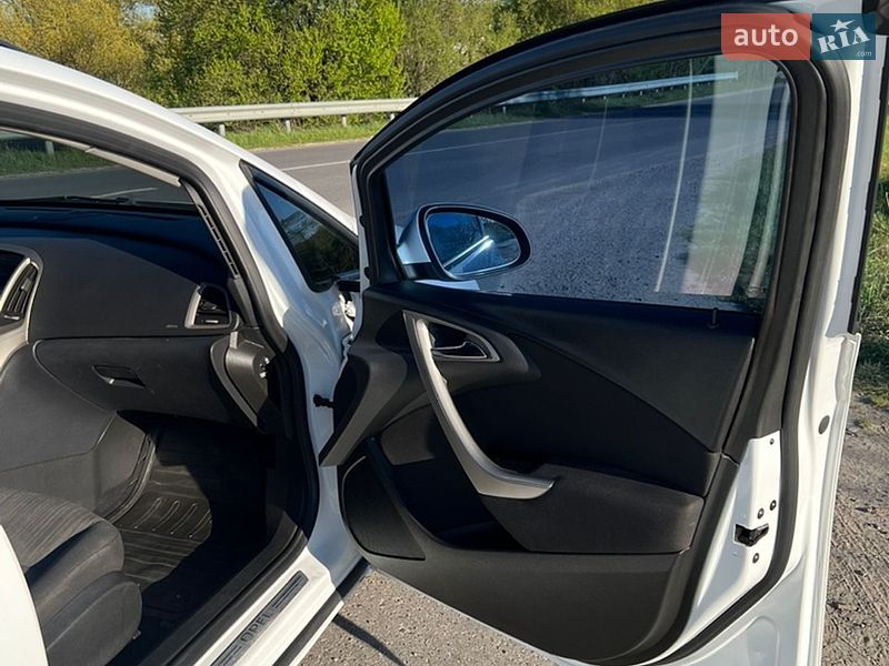 Универсал Opel Astra 2011 в Бориславе