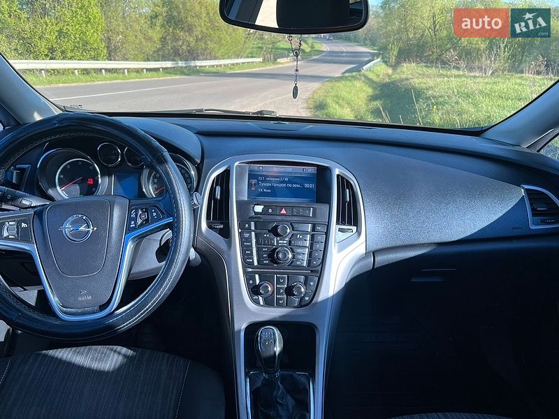 Универсал Opel Astra 2011 в Бориславе