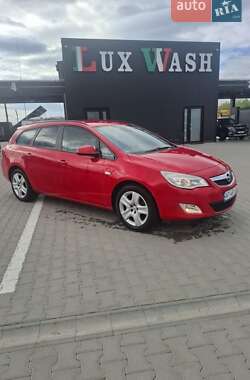 Універсал Opel Astra 2011 в Сторожинці