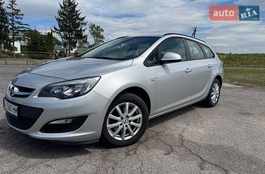Універсал Opel Astra 2015 в Ужгороді