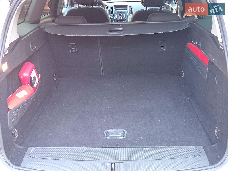 Универсал Opel Astra 2013 в Мукачево