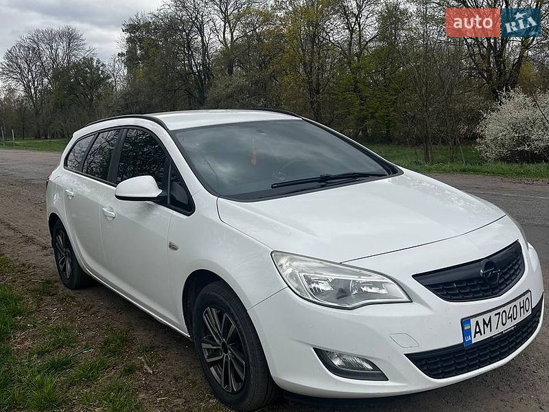 Универсал Opel Astra 2012 в Бердичеве