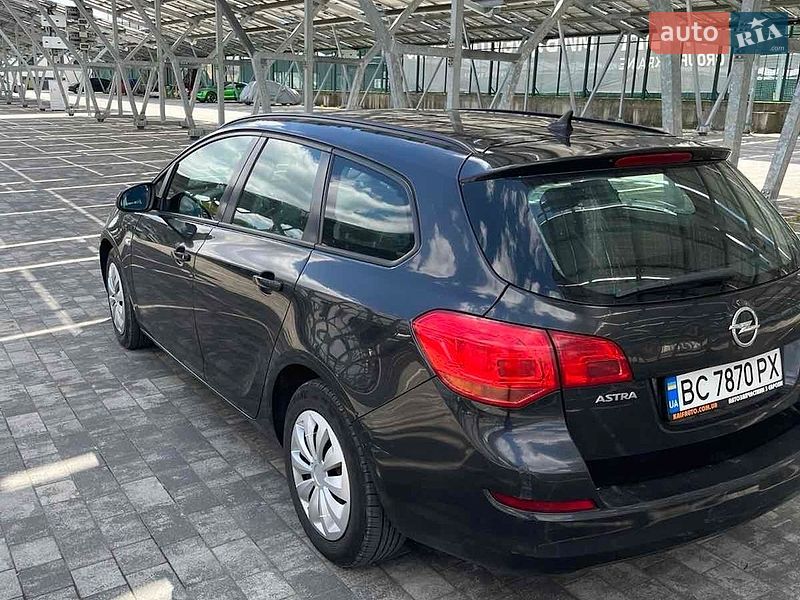 Универсал Opel Astra 2012 в Львове