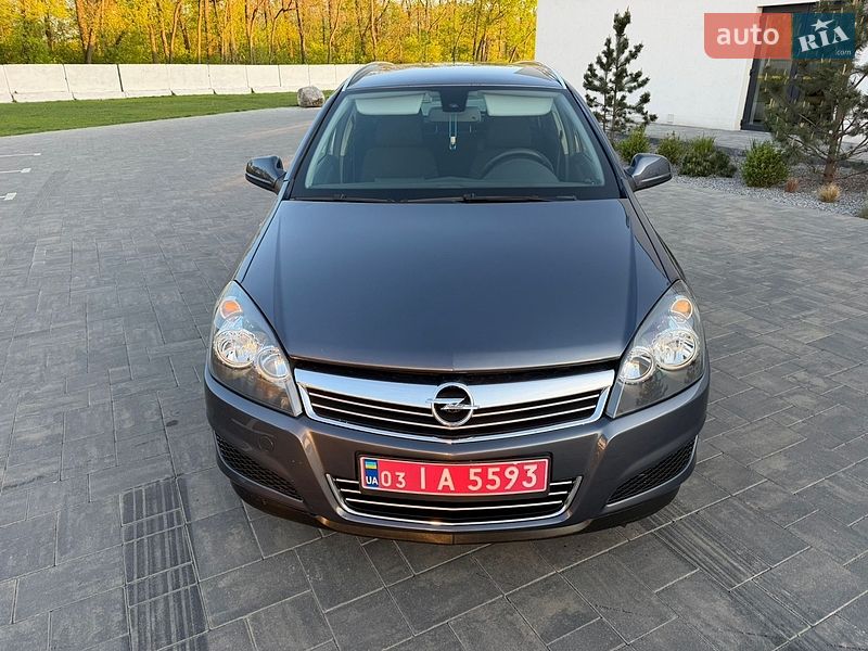 Универсал Opel Astra 2010 в Луцке