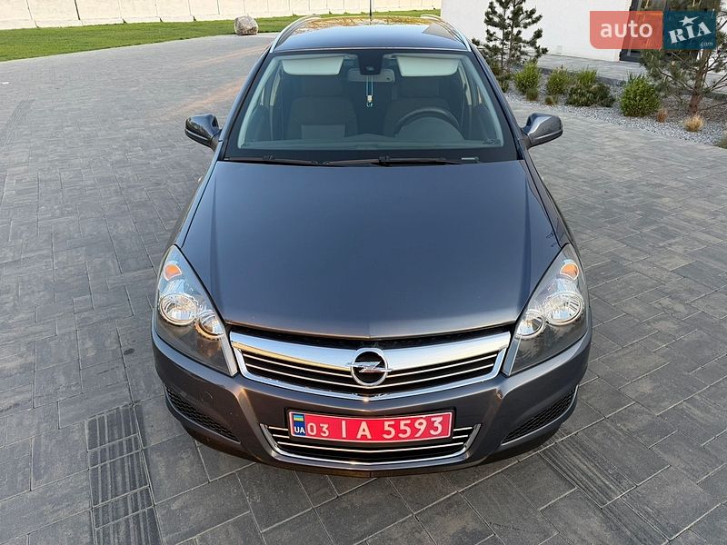 Универсал Opel Astra 2010 в Луцке