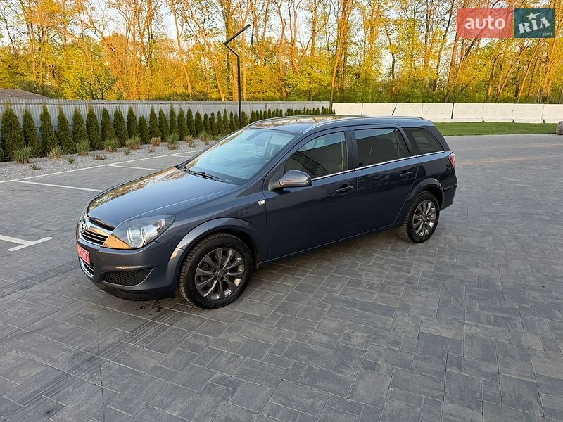 Универсал Opel Astra 2010 в Луцке