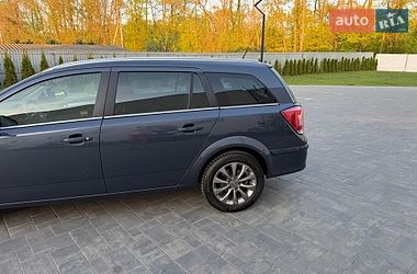 Универсал Opel Astra 2010 в Луцке
