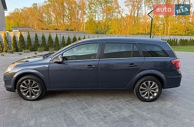 Универсал Opel Astra 2010 в Луцке