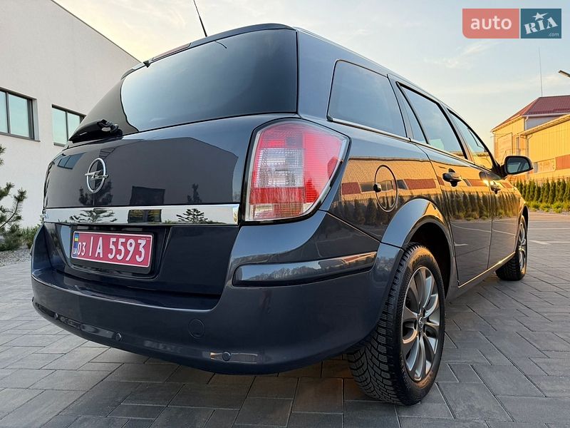 Универсал Opel Astra 2010 в Луцке