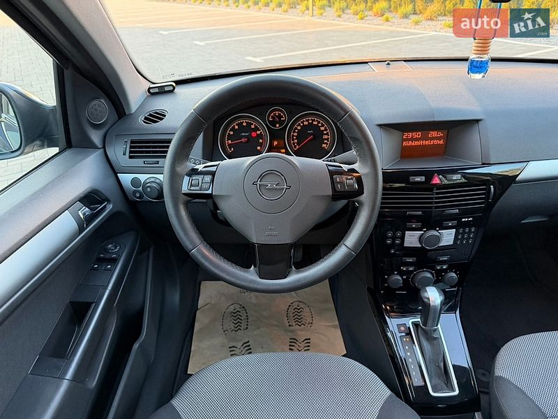 Универсал Opel Astra 2010 в Луцке