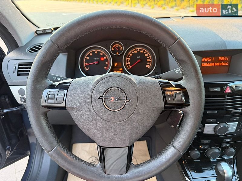 Универсал Opel Astra 2010 в Луцке