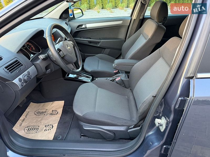 Универсал Opel Astra 2010 в Луцке