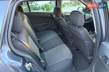 Универсал Opel Astra 2010 в Луцке