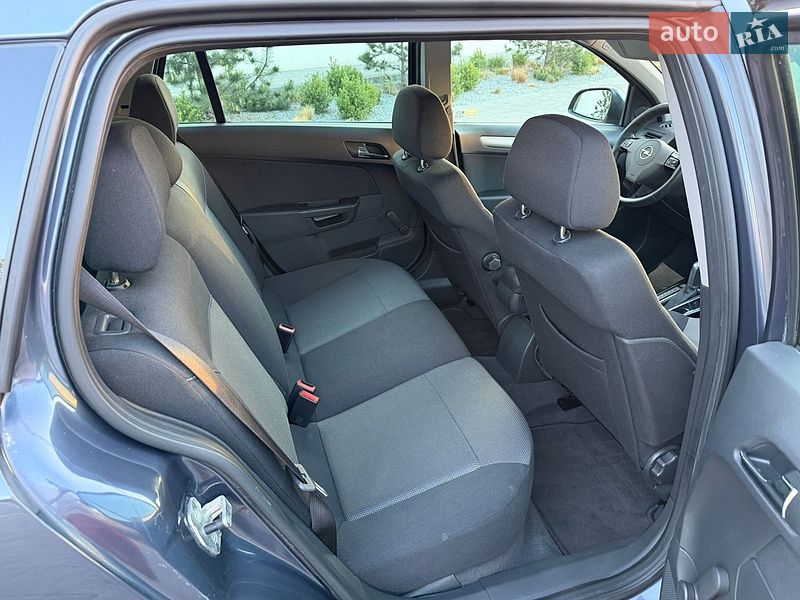 Универсал Opel Astra 2010 в Луцке