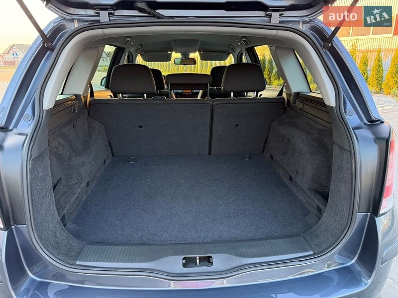Универсал Opel Astra 2010 в Луцке