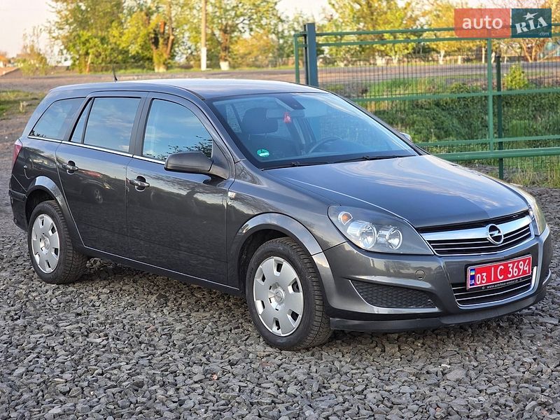 Универсал Opel Astra 2011 в Луцке