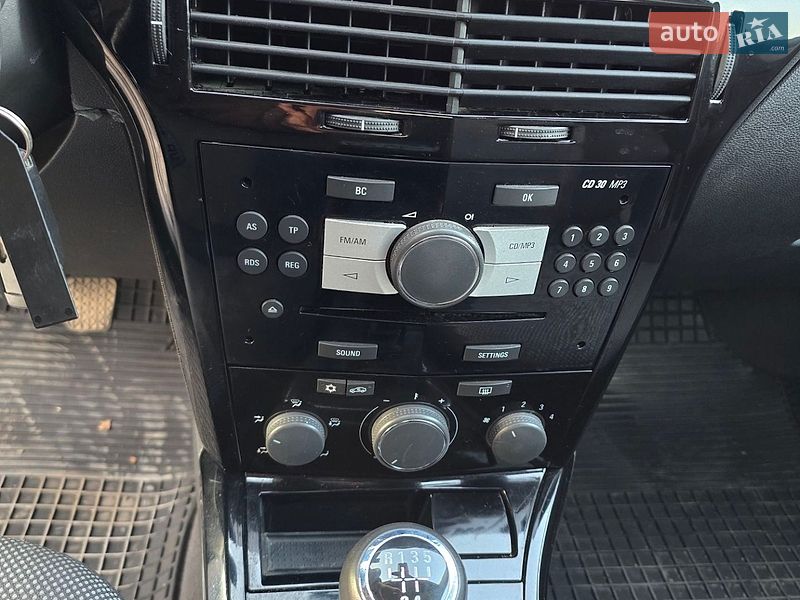 Универсал Opel Astra 2011 в Луцке
