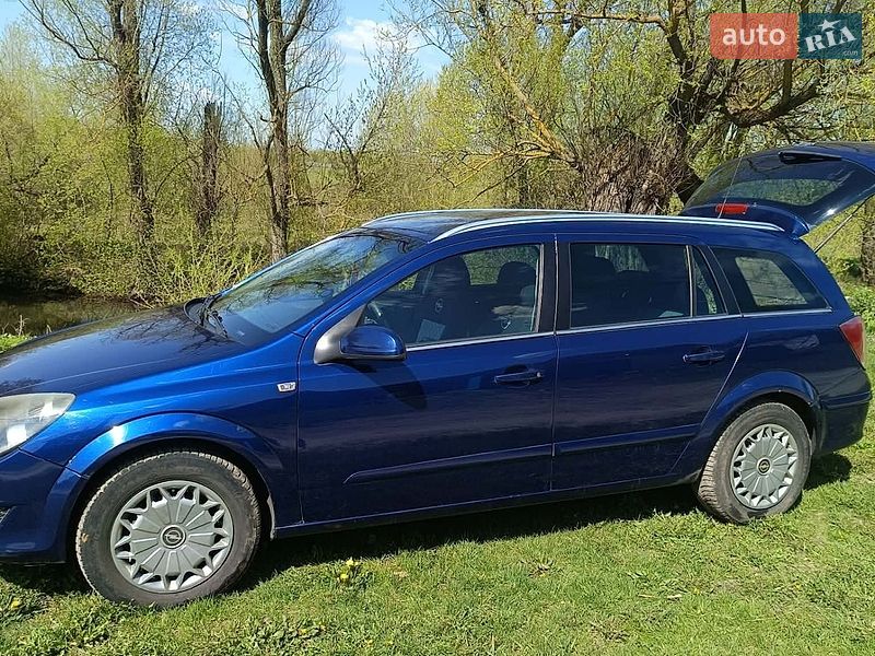 Универсал Opel Astra 2008 в Глухове