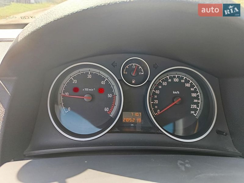 Универсал Opel Astra 2008 в Глухове