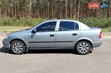 Седан Opel Astra 2006 в Сарнах