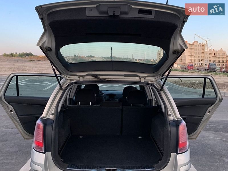 Универсал Opel Astra 2004 в Ровно