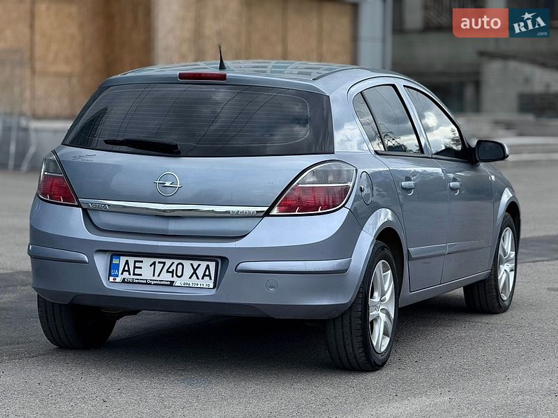 Хэтчбек Opel Astra 2008 в Днепре