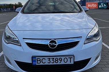 Универсал Opel Astra 2012 в Дрогобыче