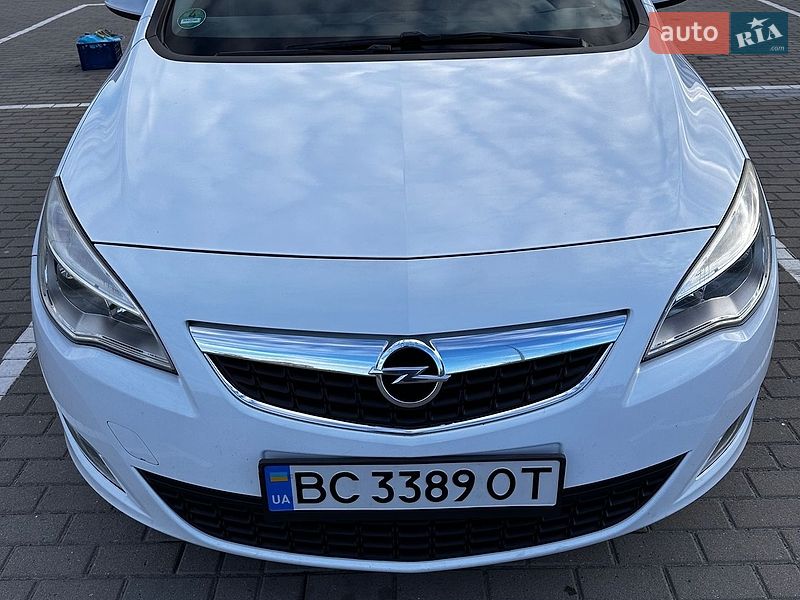 Универсал Opel Astra 2012 в Дрогобыче