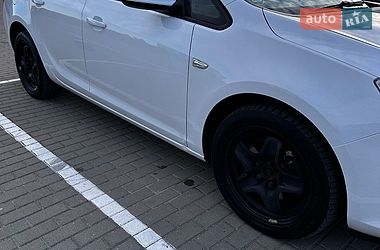 Универсал Opel Astra 2012 в Дрогобыче